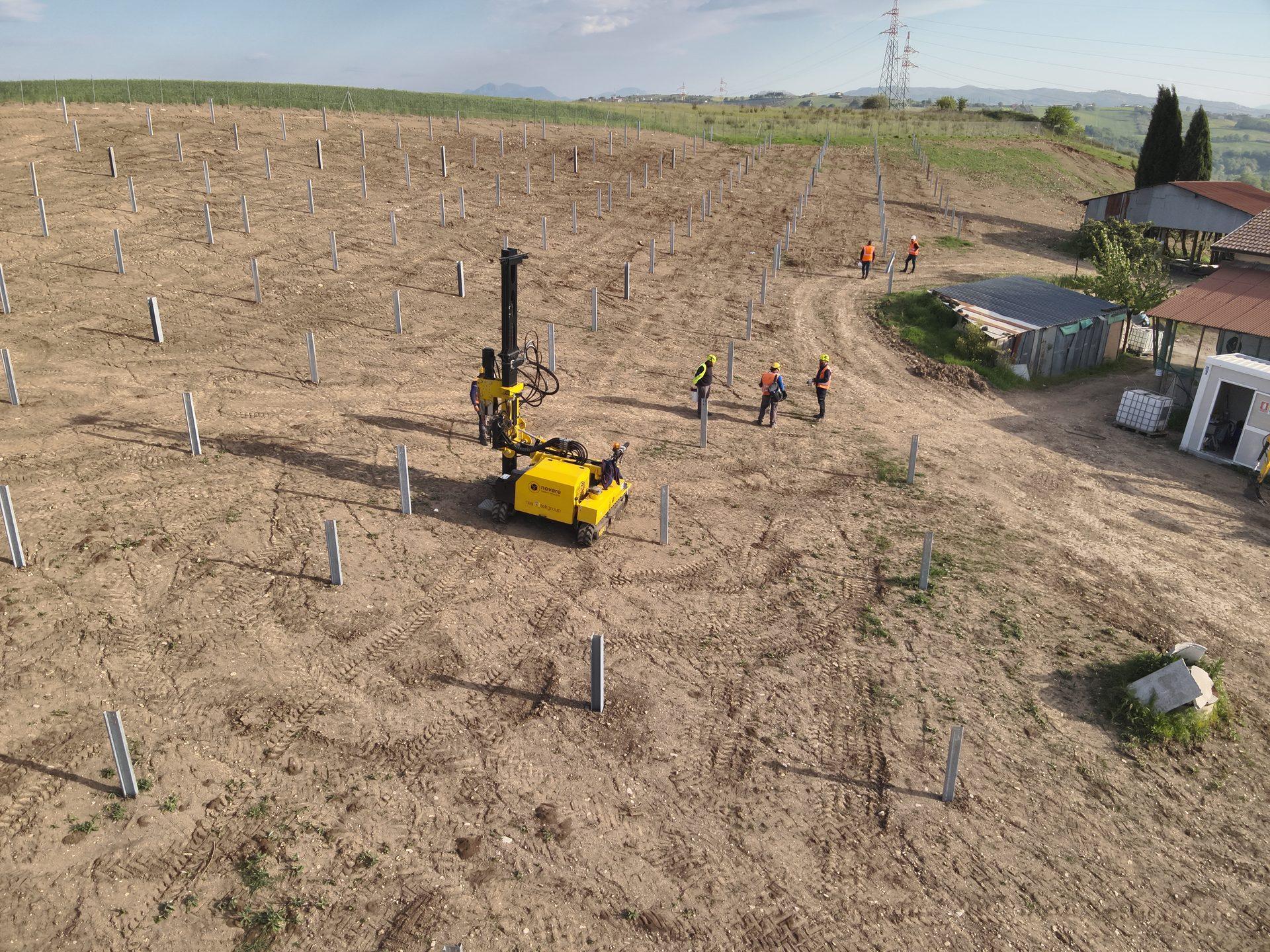 Battipalo per l’infissione dei pali di un impianto fotovoltaico a terra