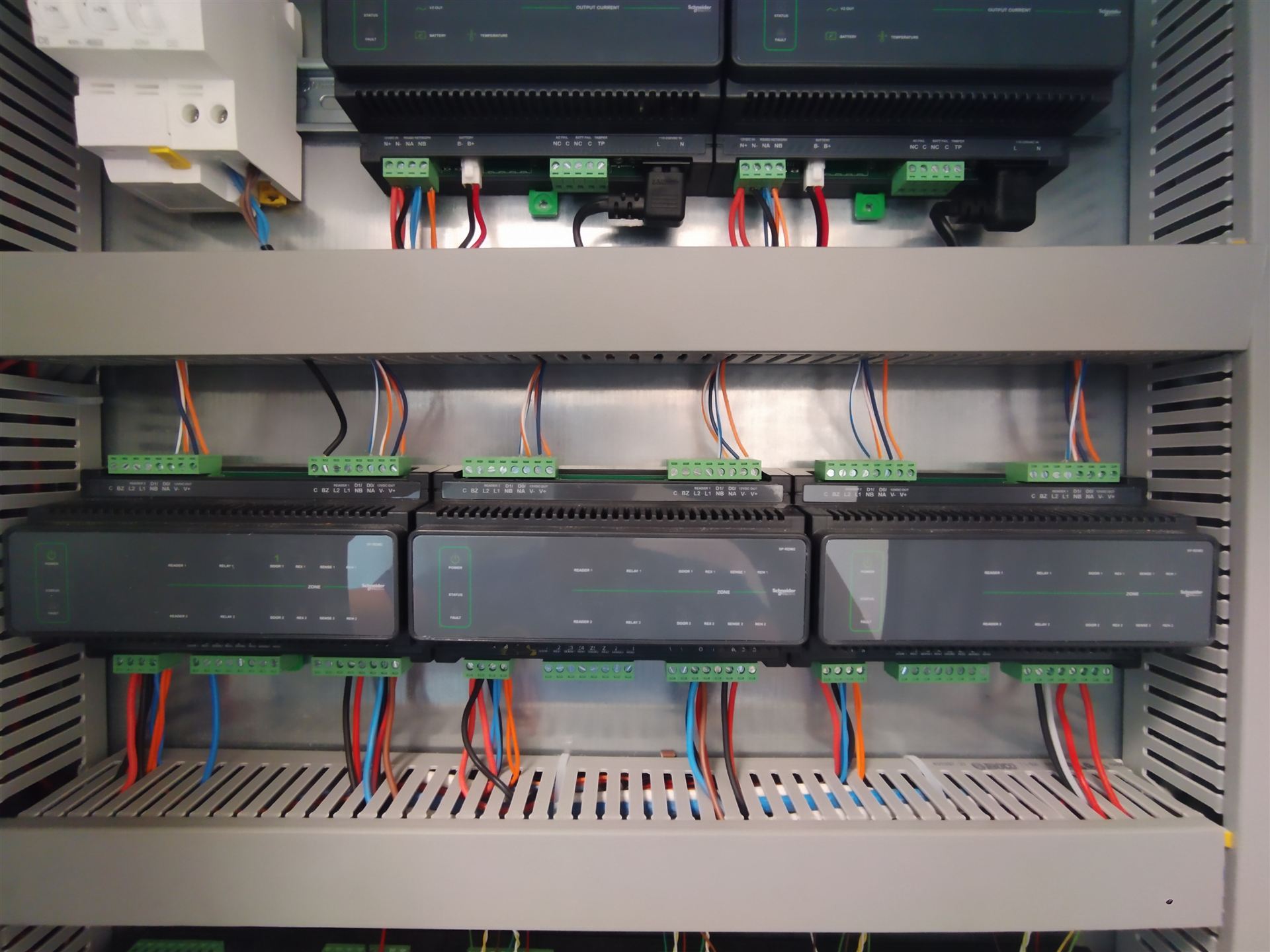 Quadro di building automation e controllo accessi
