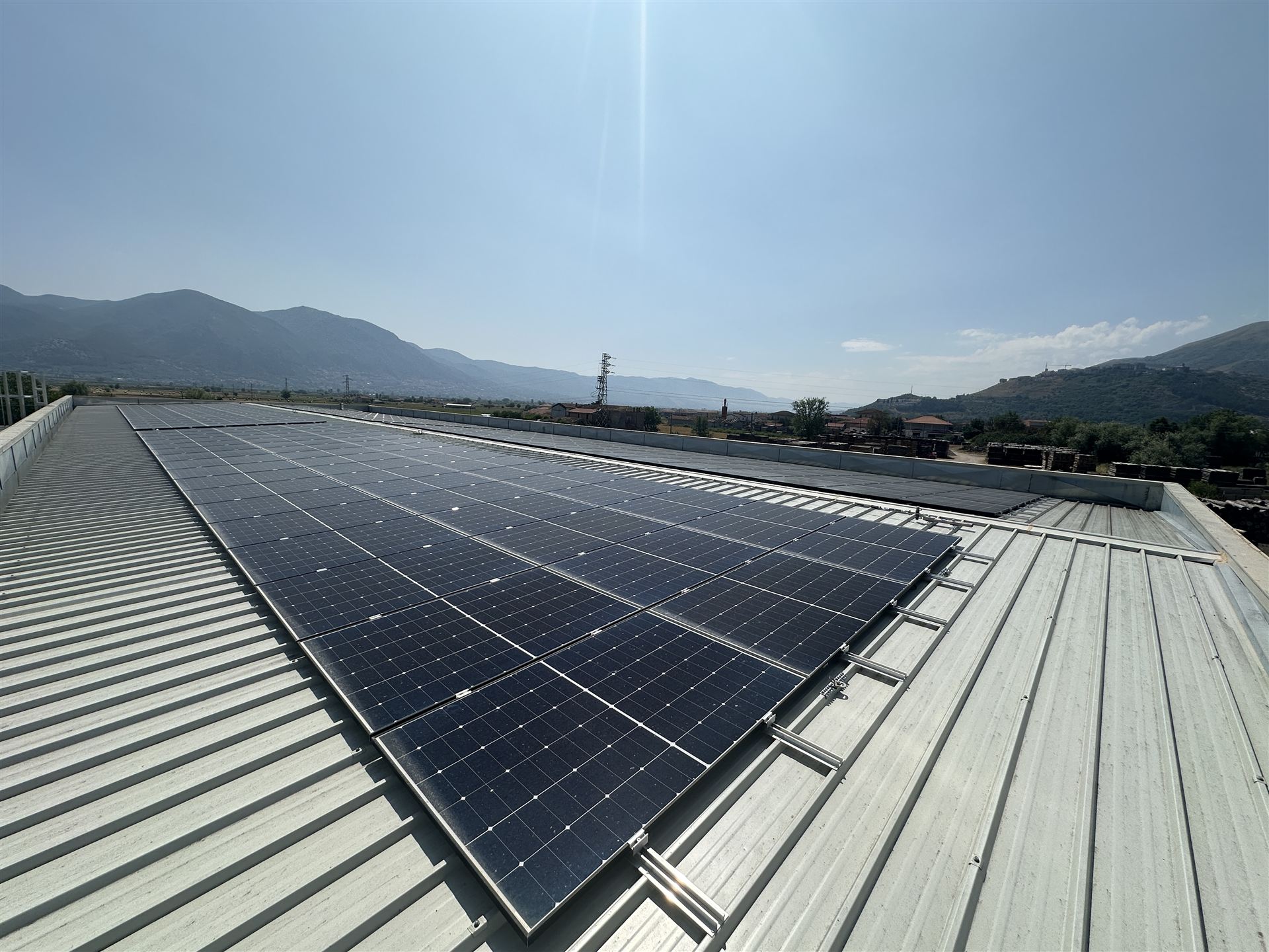 Impianto fotovoltaico su copertura di un capannone industriale