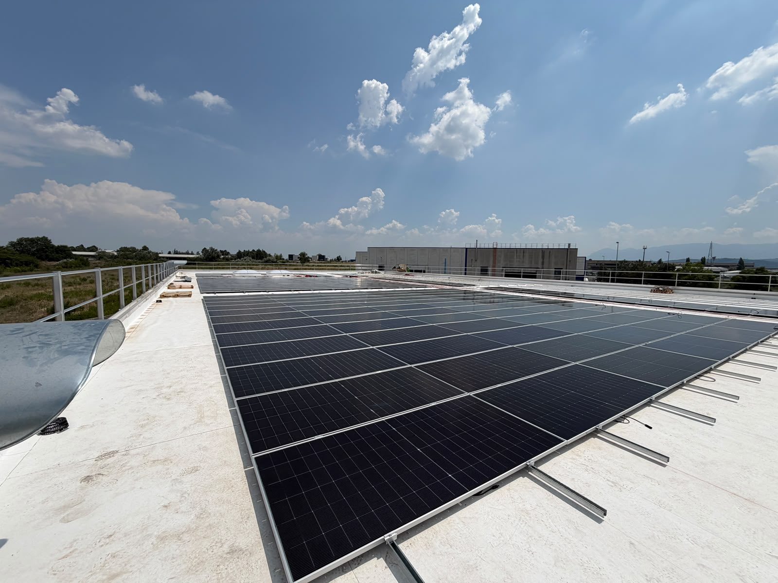 Impianto fotovoltaico su copertura piana