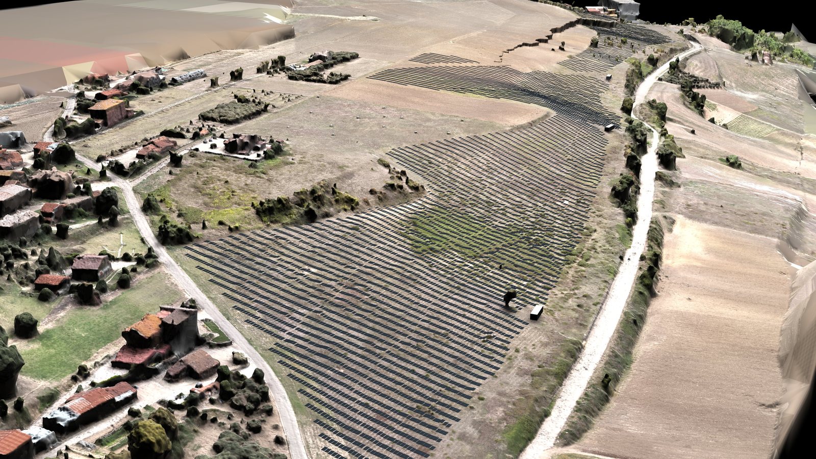 Modello 3D da drone di un sito con l’impianto fotovoltaico posato sul terreno