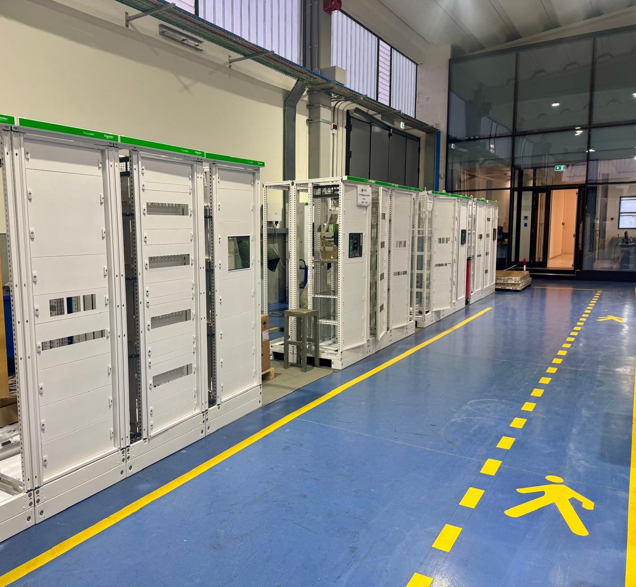 Quadri elettrici di bassa tensione in costruzione nella sede Novare